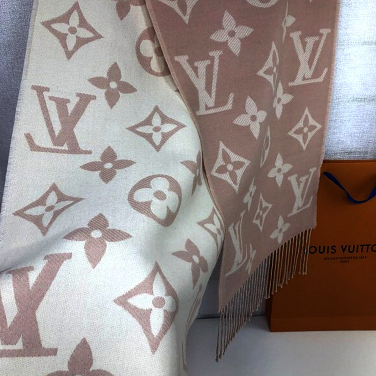 Louis Vuitton Simply LV scarf