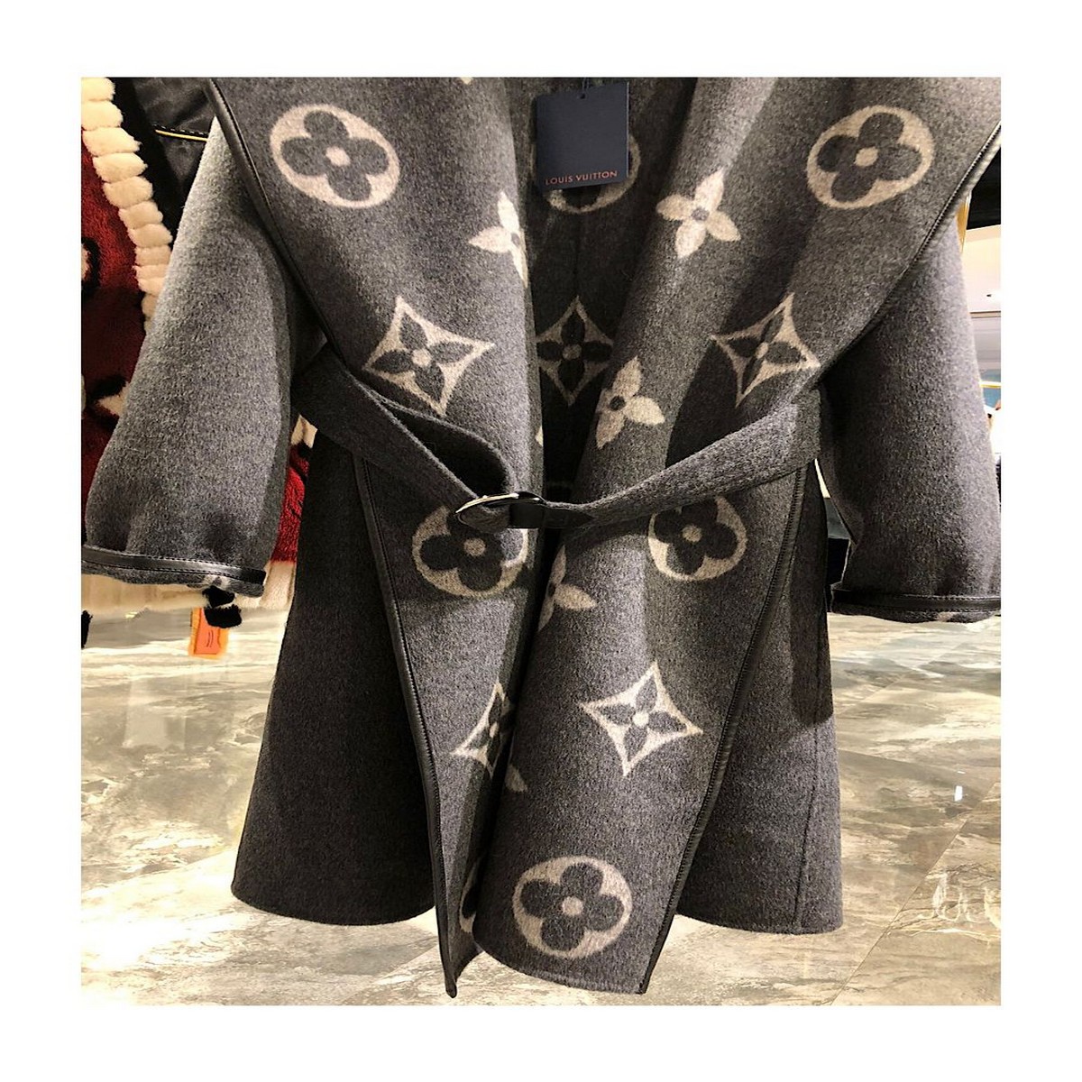 Louis Vuitton Signature Short Wrap Coat BLACK. Size 36